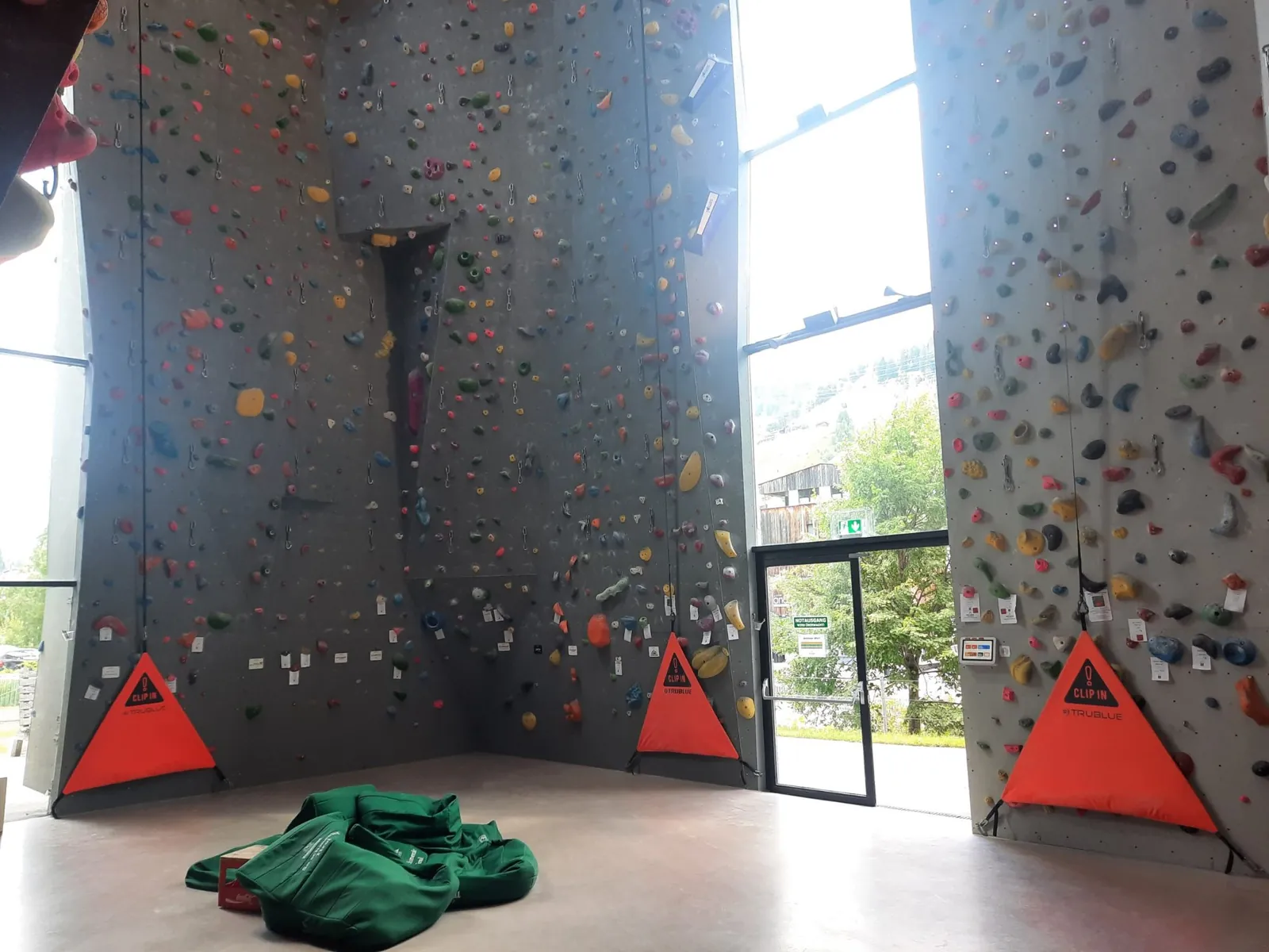 Kletterhalle & Boulderbereich
