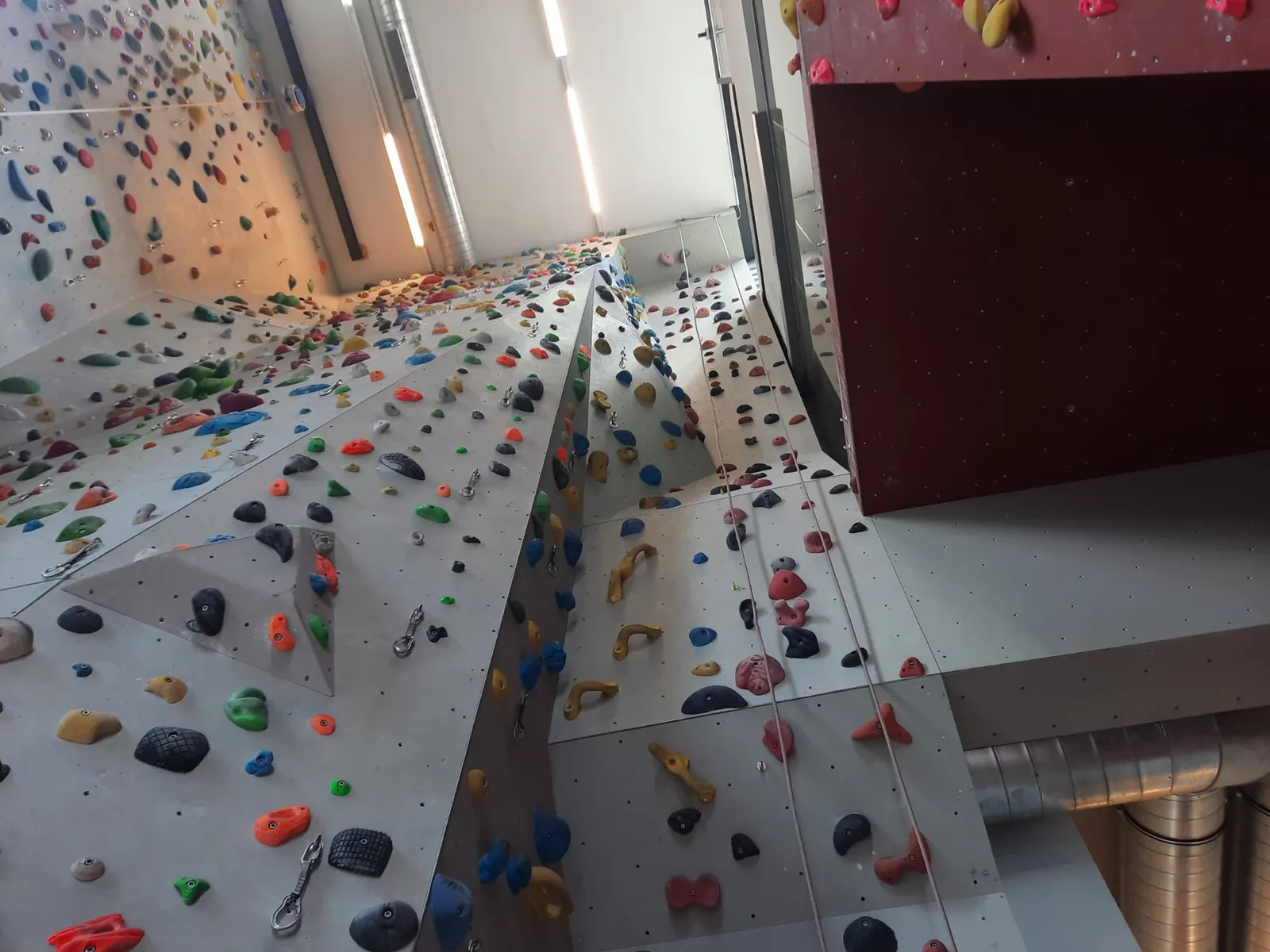 Kletterhalle & Boulderbereich